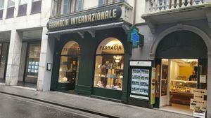 Ice cream cafe exterior  at VanillaBio in Como