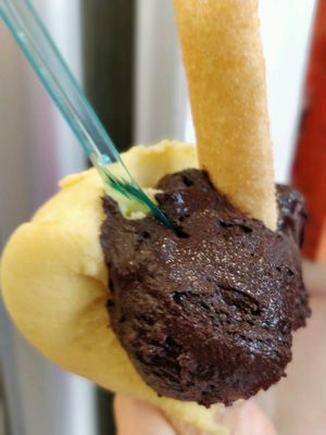 mango and dark chocolate in a cone at VanillaBio in Como