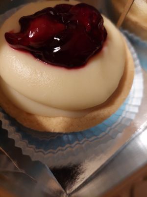 vegan tart with cream and sour cherry at Pasalidis in Thessaloniki