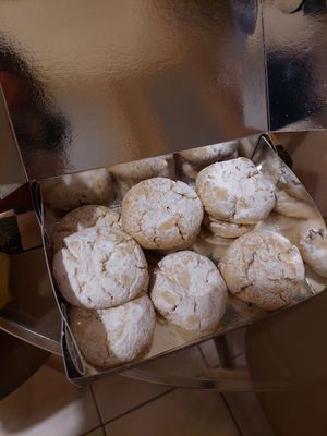 vegan kourampiedes at Pasalidis in Thessaloniki