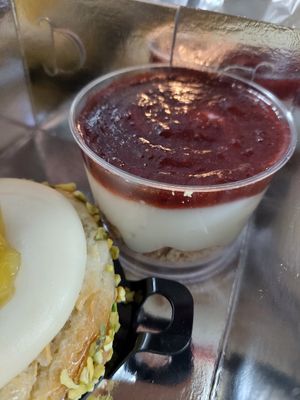 vegan cheesecake at Pasalidis in Thessaloniki