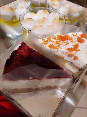 cheesecake, carrot cake at Pasalidis in Thessaloniki