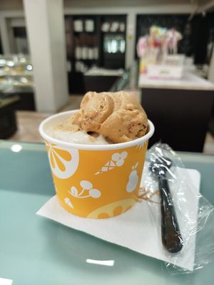 3 balls - 3,20€ at Pasalidis in Thessaloniki