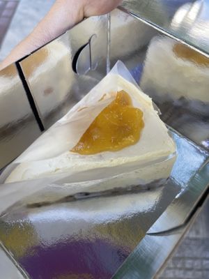 Mango cheesecakee  at Pasalidis in Thessaloniki