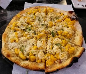 Mac and Cheese pizza  #Veganuary at Virtuous Pie in Portland
