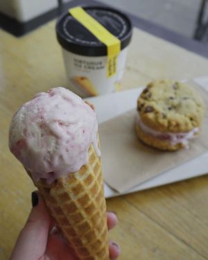raspberry cheesecake at Virtuous Pie in Portland