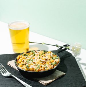 mac & cheese skillet & local draft beer at Virtuous Pie in Portland