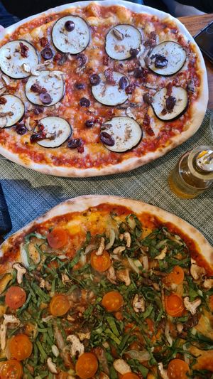 Gute Pizza, dünner Boden, viele vegane Optionen at Organic Pizza in Salzburg