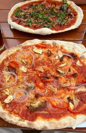 Pizza V3 und V4  at Organic Pizza in Salzburg