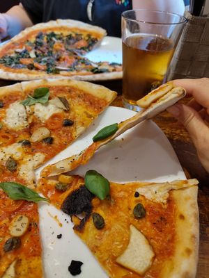 Super dünner Boden 👌 at Organic Pizza in Salzburg