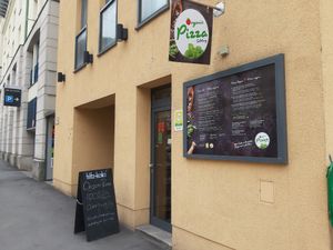 Street View / Entrence at Organic Pizza in Salzburg