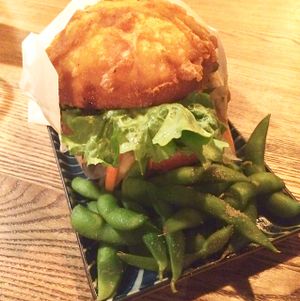 Bao Burger mit Edamame at Ryong in Berlin