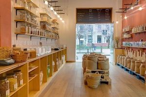 bulk bins at Grans de la Terra in Barcelona