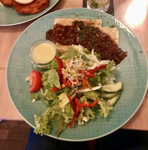 Gemüsemaultaschen mit gemischtem Salat  at Ludwig in Mosbach