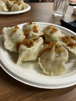 Einfach nur lecker und prall gefüllt! Mit gerösteten Zwiebeln ein Gedicht.  at PieRogi Vegan in Wroclaw