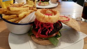 vegan burger ans handmade fries at Ludwig Burger in Salzburg