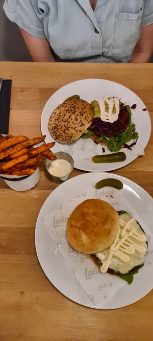 In front the vegetarian burger, sweet potato fries with aioli and behind the vegan burger at Ludwig Burger in Salzburg