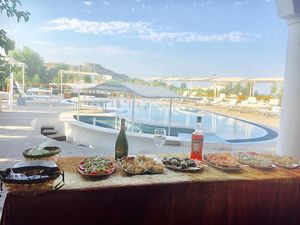 Happy hour with vegan and vegetarian buffet at SummerLov in Rhodes