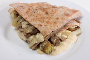 Quesadilla, Viene con champiñones, berenjena, cebolla, falafel, lechuga, salsa hummus y tortilla integral. Simplemente Deliciosa. at Semillas Comida Sana in Pereira