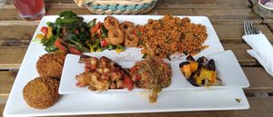 Assiette de 5mezzes vegans at Les Cuistots in Liege