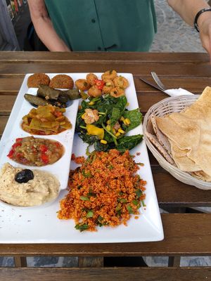Vegan Mezze at Les Cuistots in Liege