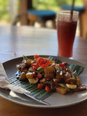 Veggies, ginger and tempe   at Good Earth Cafe in 