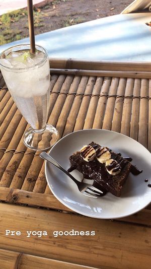 The best banana cake  at Good Earth Cafe in 