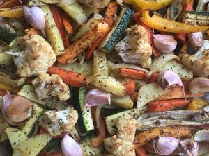 Roast vegetables, hummus with dried tomatoes, beets with capers 14.00 PLN ( 3 $)

PL: Warzywa pieczone, Hummus z pomidorami suszonymi, Buraczki z kaparami 14.00 zł at Bar Dobrze in Klodzko