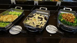 buffet spread at Puti Vegetarian in Xiamen