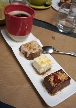 Café gourmand at apeti in Paris