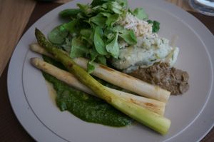 Plate of the Day: Asparagus with Kale Pesto at apeti in Paris