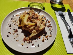 Marinade de poireaux Aux amandes at apeti in Paris