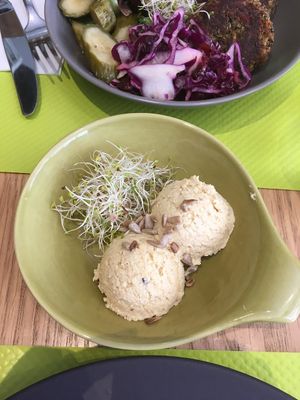 Hummus at apeti in Paris