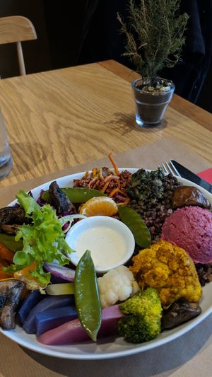 Apeti bowl at apeti in Paris