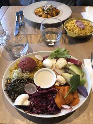 Apeti bowl at apeti in Paris