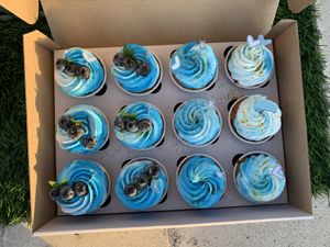 Caramel & Berry cupcakes at B12 Candy Bar - Maybe closed in Kyiv