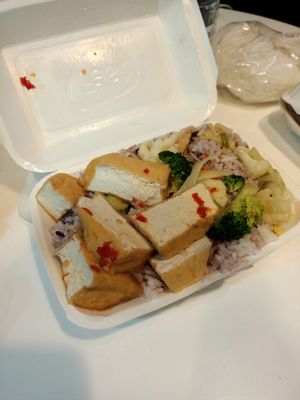 Food for takeaway at Jwawa ร้านอาหารเจวาวา in Surat Thani