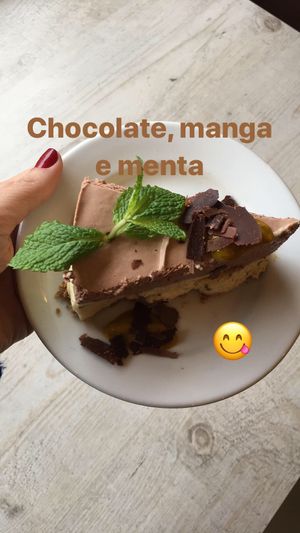 Tarte de chocolate, manga e menta at Grão de Soja in Espinho