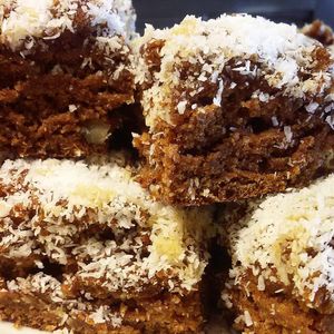 Almonds and coconut cake at Yummy Veggie in Barcelona
