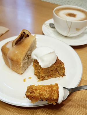 Vegan carrot cake - close-up at Cafe Warehouse/2 반창고 - Maybe closed in Seoul