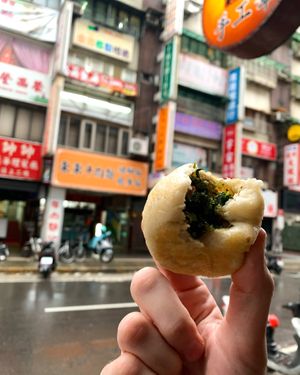 Pan-fried bun at Shàng Dǐng HuángJiā 上頂皇家 - Wanhua District in Taipei