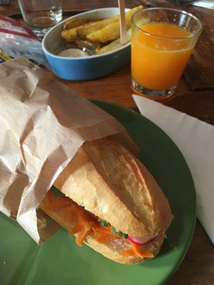 Banh mi at As 7 Maravilhas in Porto