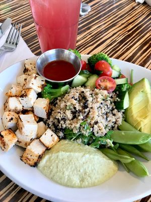 Quinoa plate at LYFE Kitchen in Valencia