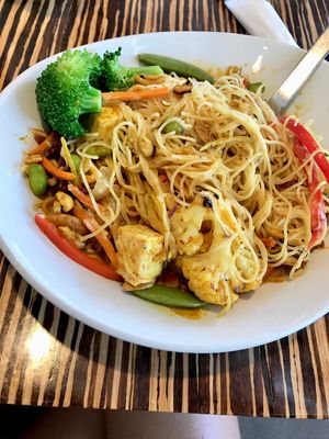 coconut curry noodles  at LYFE Kitchen in Valencia