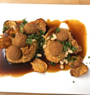 Bohnenbällchen mit Süsskartoffel stampf  at Windeck - Lachen & Wein in Offenburg