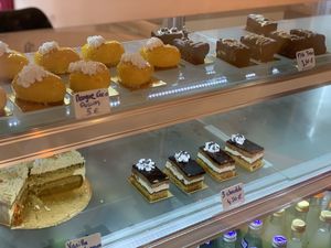 Vitrine de pâtisseries  at Cooking Colours in Metz