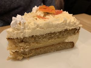 Layer cake vanille pamplemousse  at Cooking Colours in Metz