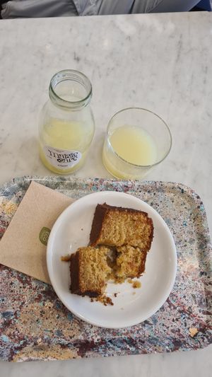Gâteau au citron at Maisie Cafe in Paris
