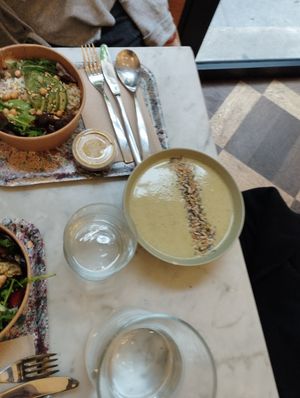 Brocoli ând cauliflower soup at Maisie Cafe in Paris