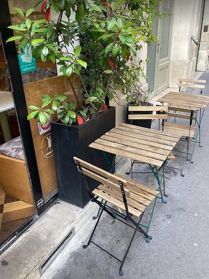 Outside seating at Maisie Cafe in Paris